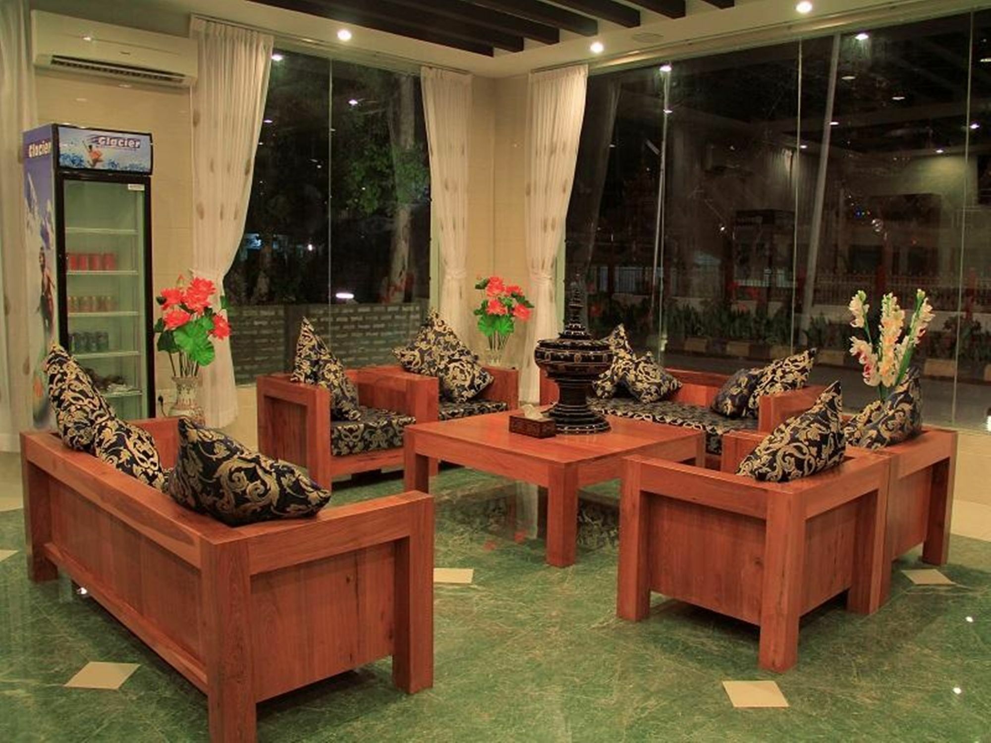 81 Hotel Inlay Nyaung Shwe Exterior foto